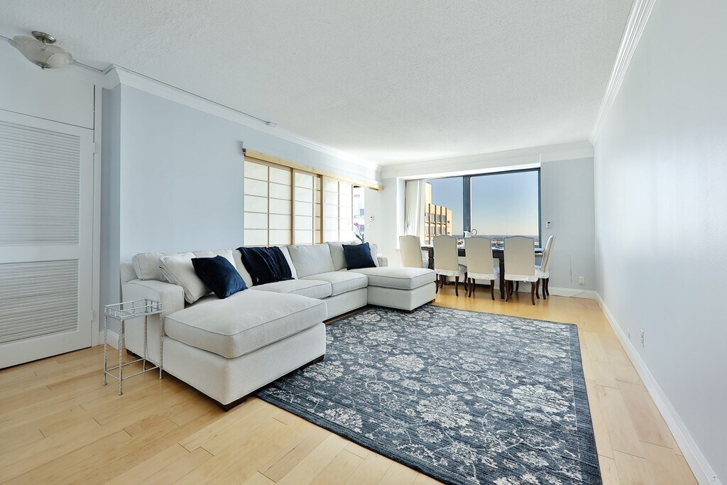 Building Photo - 65 E India Row