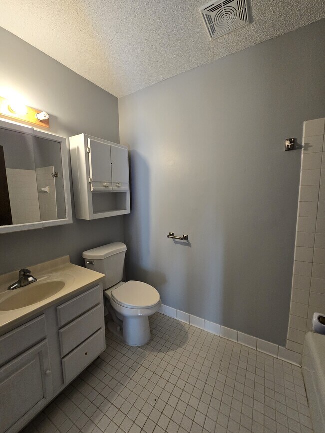 Building Photo - 1551 N Oberlin Cir