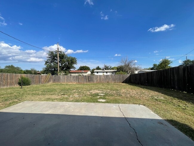 Building Photo - Newly Renovated 3-Bedroom, 2-Bath Home in ...