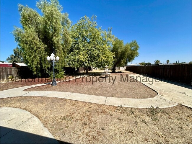 Building Photo - Beautifully Remodeled 4 Bed/2 Bath Home in...