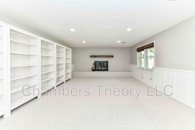 Building Photo - 9205 Hamilton Dr