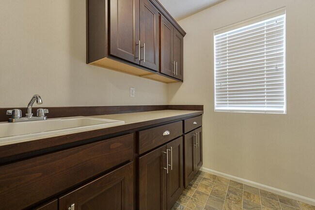 Building Photo - Maple Valley Stunning 5+ Bedroom 2.75 Bath