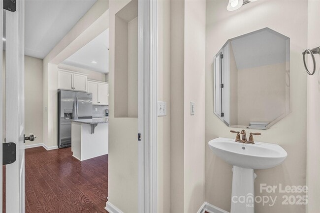 Building Photo - 1112 Roderick Dr