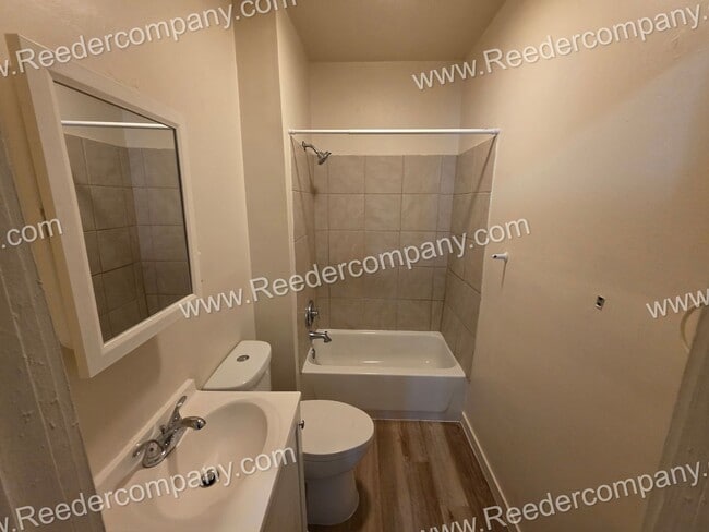 Building Photo - 3 bedroom house with brand new flooring