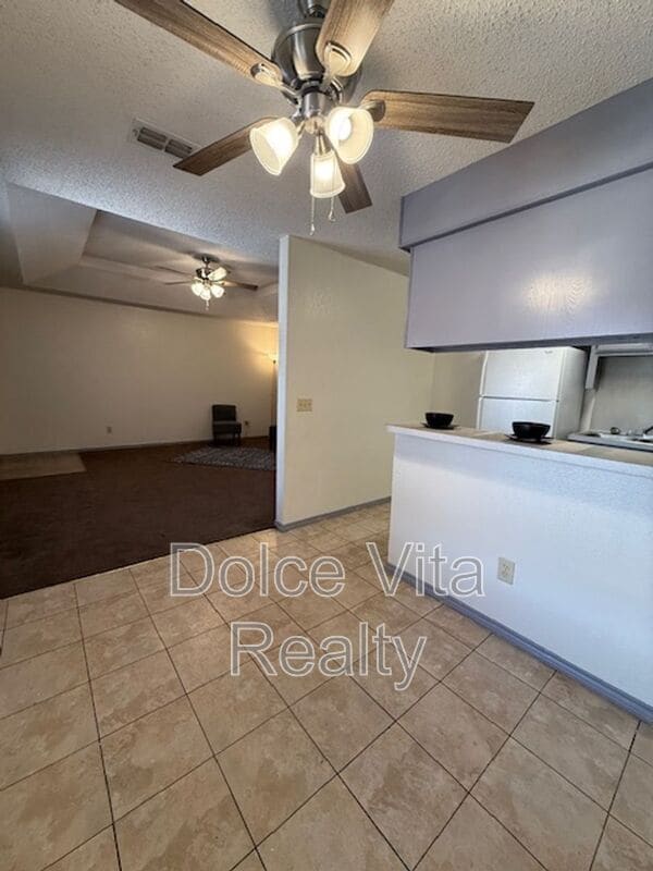 Building Photo - 4105 N 24th Ln