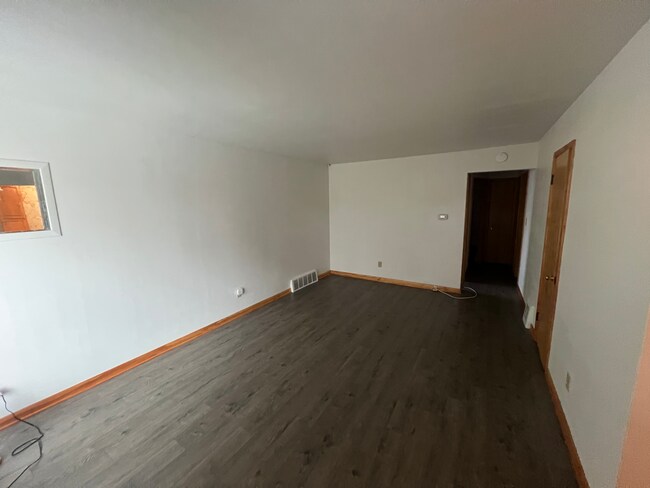 Building Photo - 9419 Behrwald Ave