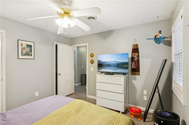 Building Photo - 125 St Andrews Ct