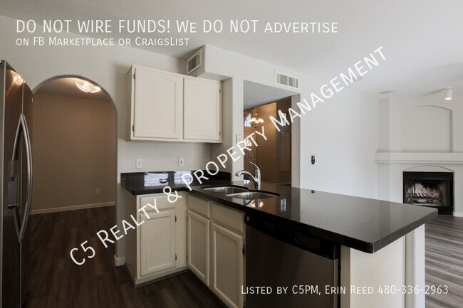 Building Photo - 3131 E Cottonwood Ln