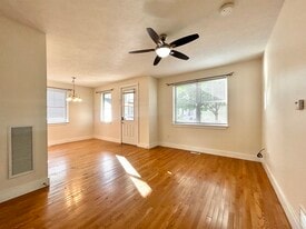 Building Photo - 327 Freyling Pl SE