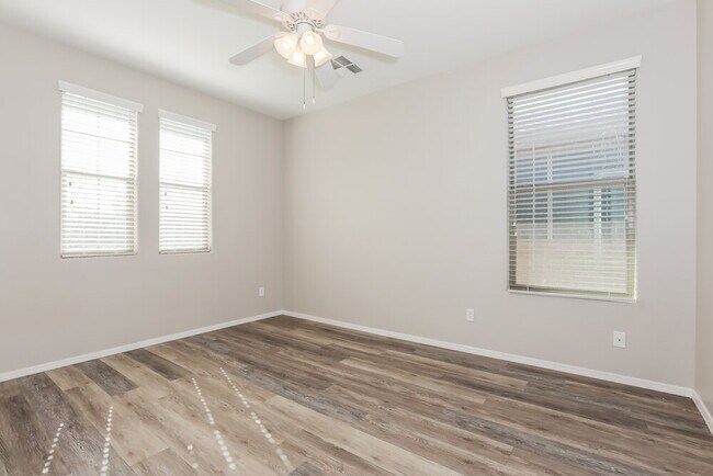 Building Photo - 3826 E Fairview St