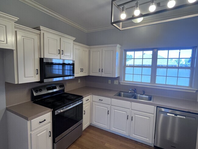 Building Photo - 29 Oak Crest Dr