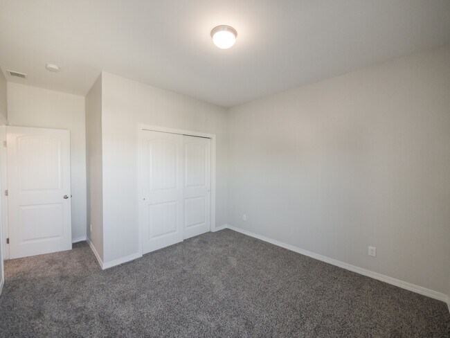 Building Photo - 917 Ada Ln