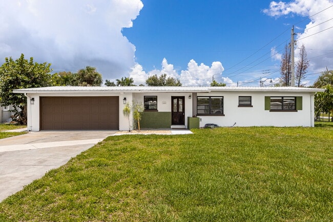 Building Photo - 1575 Grace Ave
