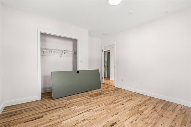 Building Photo - 14 N Glenway Ave