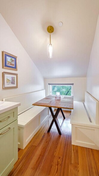 Building Photo - 604 Baronne St