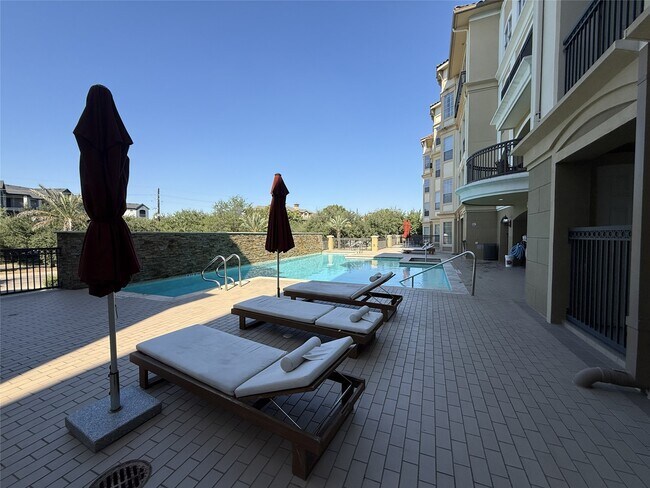 Building Photo - 7575 Kirby Dr