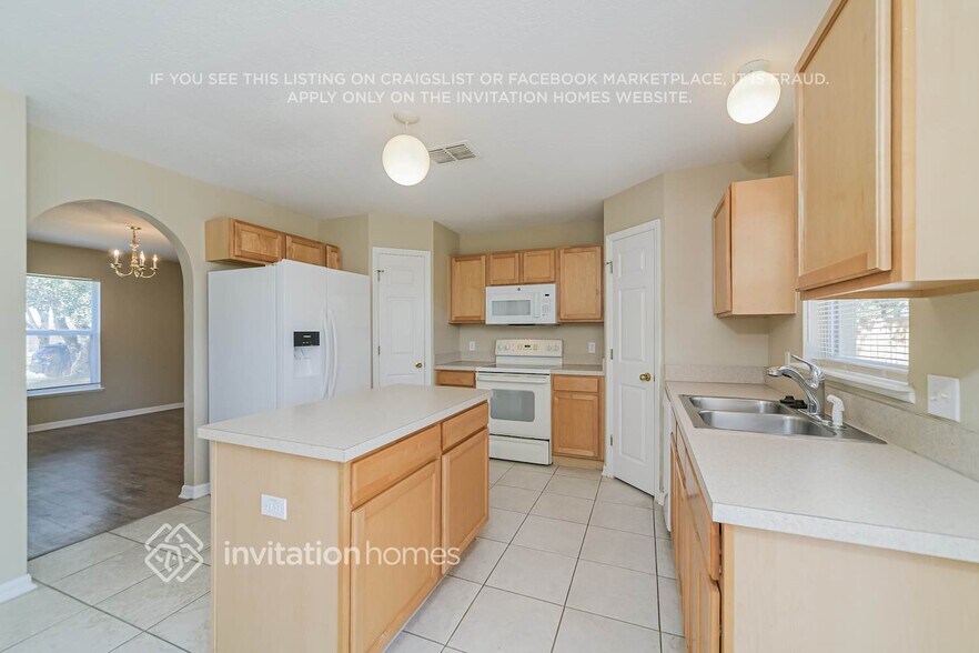 Building Photo - 1112 Imperial Eagle St