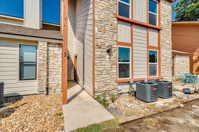 Building Photo - 3 Cypress Fairway Village