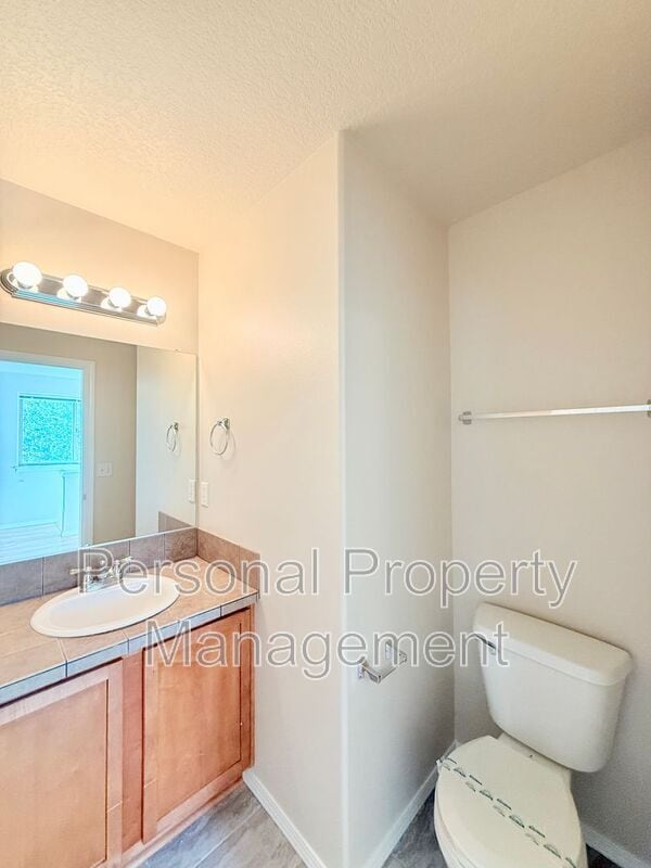 Building Photo - 13024 NE 26th St