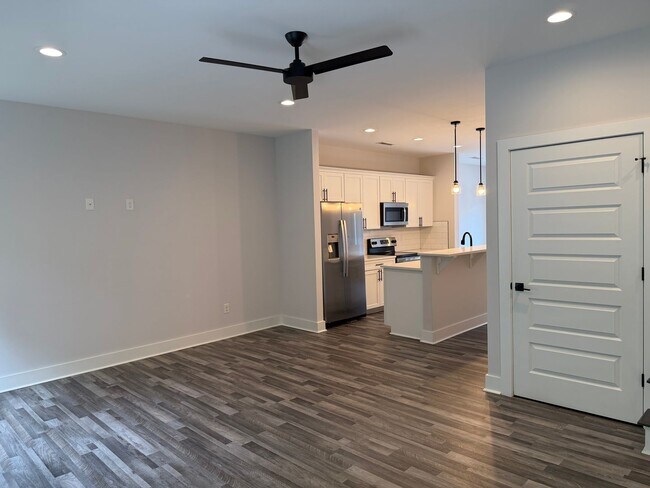 Building Photo - The Allure Townhomes Newer Rustburg Community