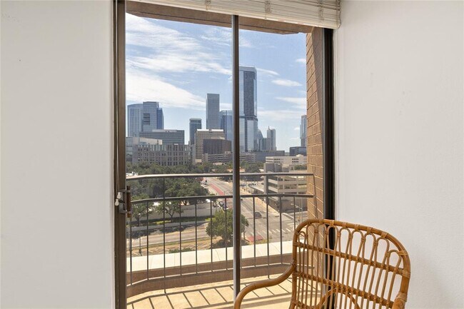 Building Photo - 1122 Colorado St