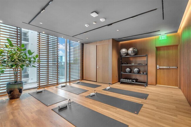 Building Photo - 1400 Biscayne Blvd