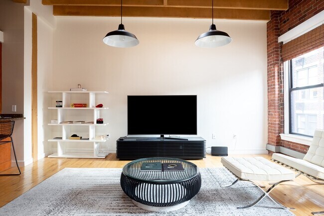 Building Photo - 111 Beach St