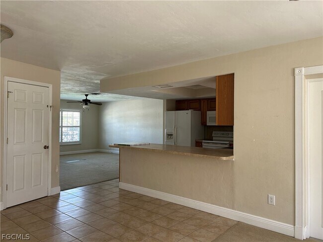 Building Photo - 2128 SE 4th St