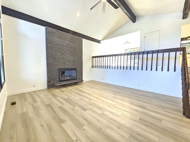 Building Photo - $2,995 - 5 Bed / 3 Bath Beautiful Home in ...