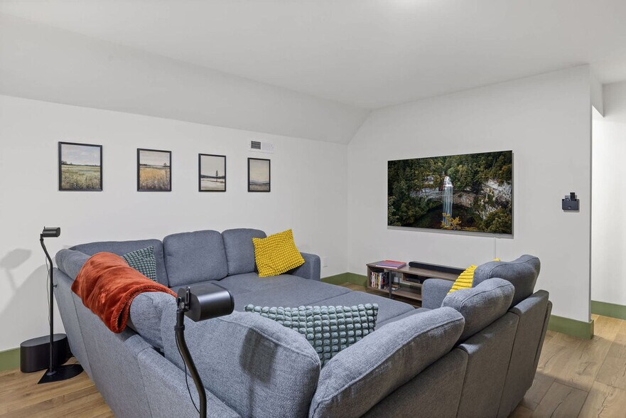 Primary Photo - 250 Mt Della Rd