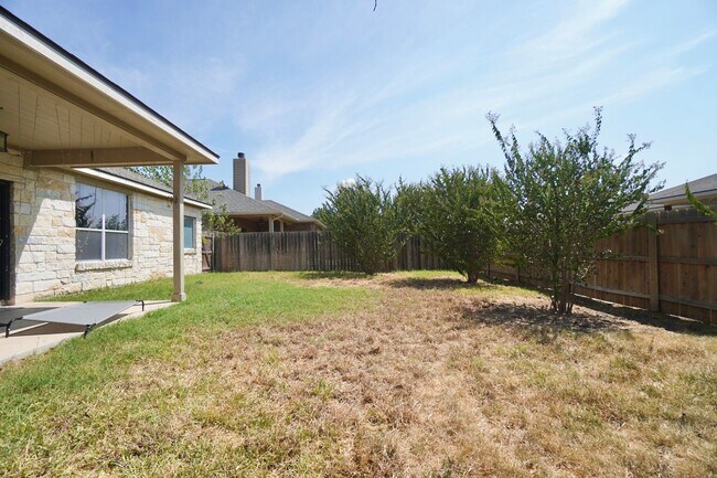 Building Photo - 18621 Dry Pond Dr