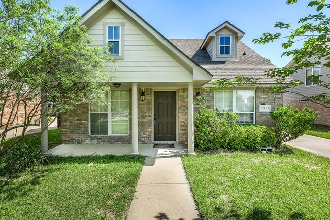 Building Photo - END OF JULY PRE-LEASE!  Charming 3 Bed, 2 ...