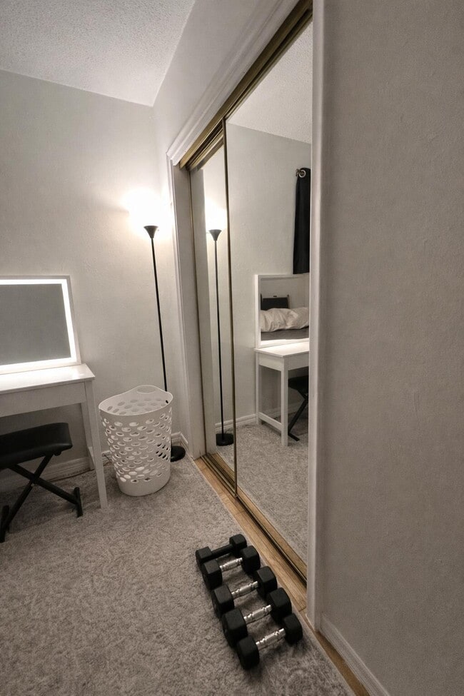 Building Photo - 4130 SW 20th St