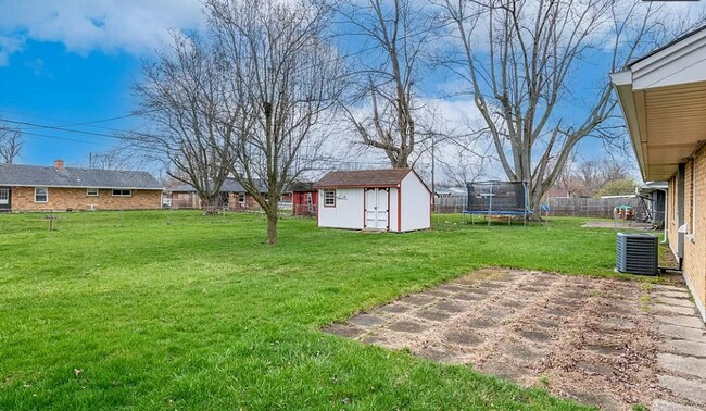 Building Photo - 624 Greenhurst Dr