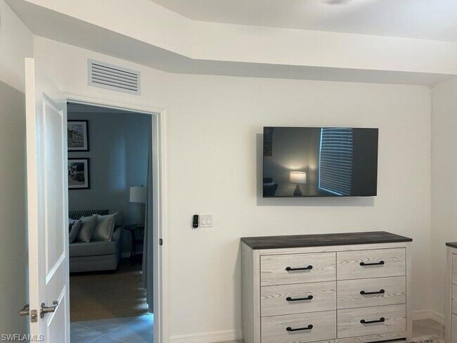 Building Photo - 15375 Grn Acrs Ave