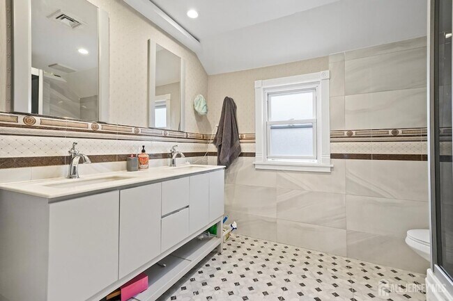 Building Photo - 95 Westons Mill Rd