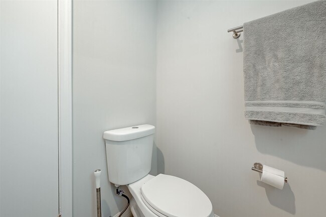 Building Photo - 742 Country Pl Dr