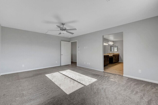 Building Photo - Gated community Located within the Valley Vista Master Plan. 4 Bed 3 Bath features and Open and i...