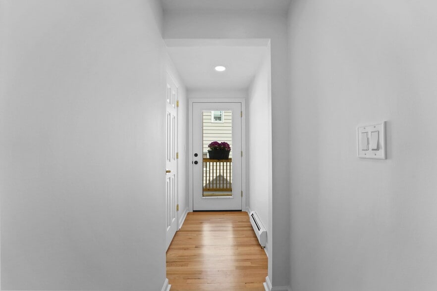 Building Photo - 116 Mary St