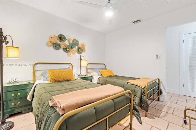 Building Photo - 2650 Scott St