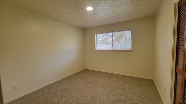 Building Photo - 1701 Rebecca Ln