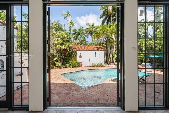 Building Photo - 1624 Granada Blvd