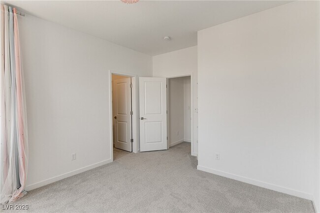 Building Photo - 6333 Redstone Hls Dr