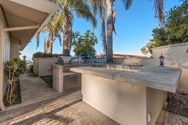 Building Photo - 1504 Vía Margarita