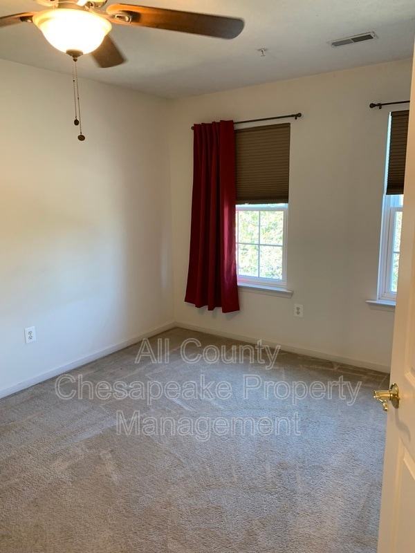 Building Photo - 303 Rustic Ct