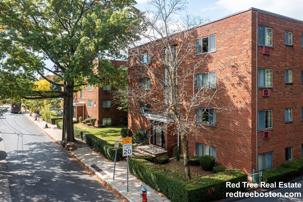 Building Photo - 9 Chester St