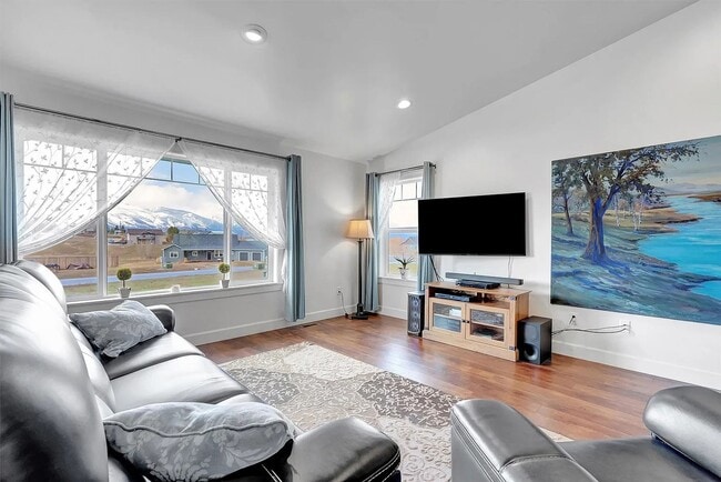 Building Photo - Beautiful 4 bed 2 bath on 1.37 acres in Corvallis.