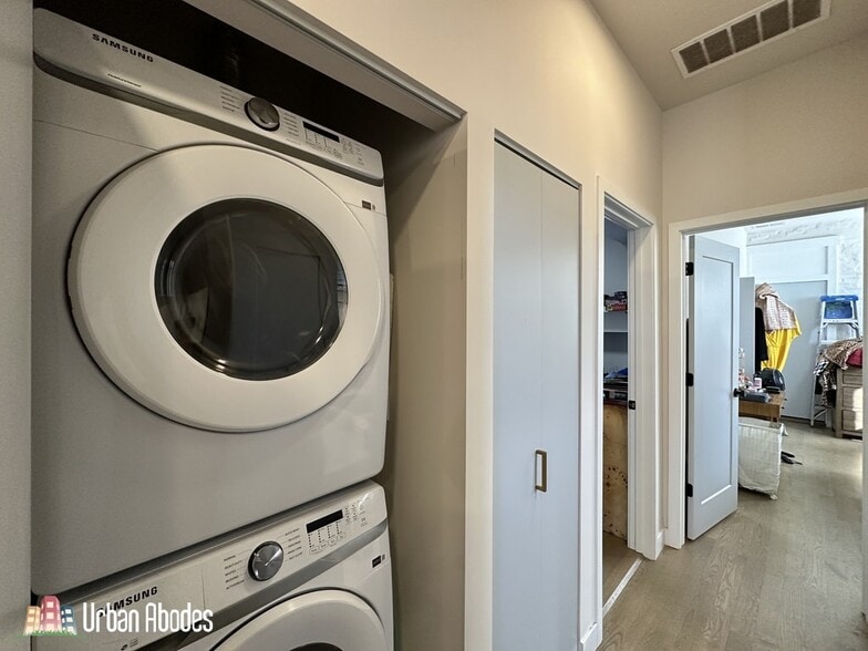 Building Photo - 841 N Mozart St