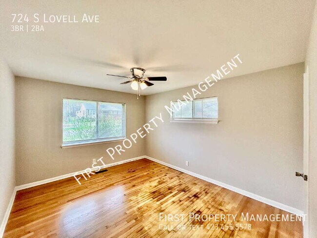 Building Photo - 724 S Lovell Ave