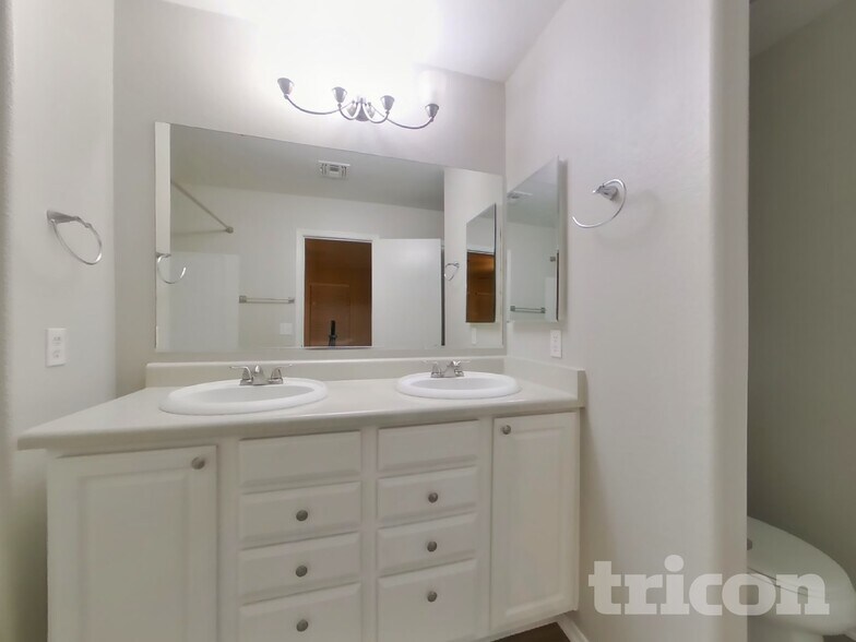 Building Photo - 17102 N 185th Ln